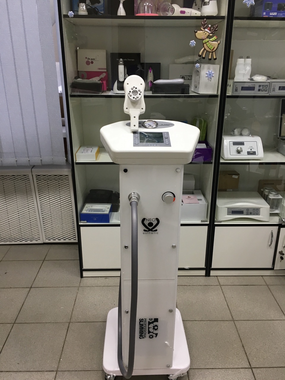 Аппарат вакуумно-роликового массажа с хромотерапией Slimming D-528_2
