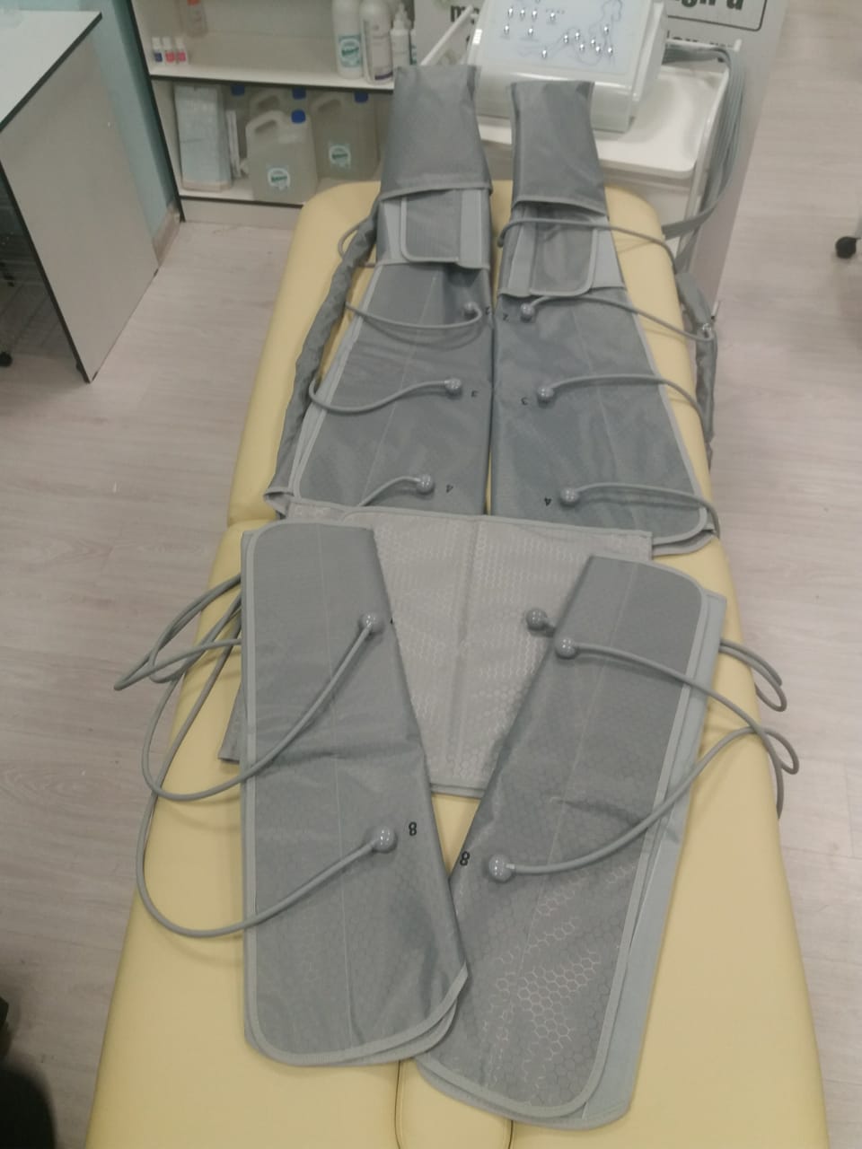 Аппарат для прессотерапии и лимфодренажа SA-Q01 (16 подушек, с ягодичной зоной)_8